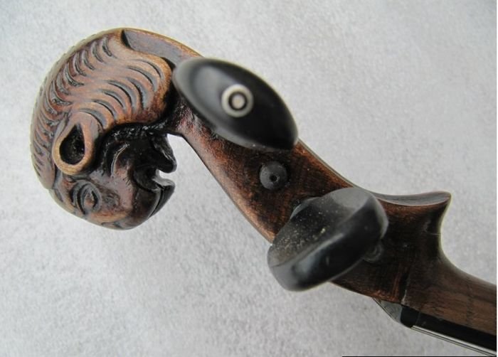 Cabeza de violín personalizada con cabeza de león (Partes de la Viola)